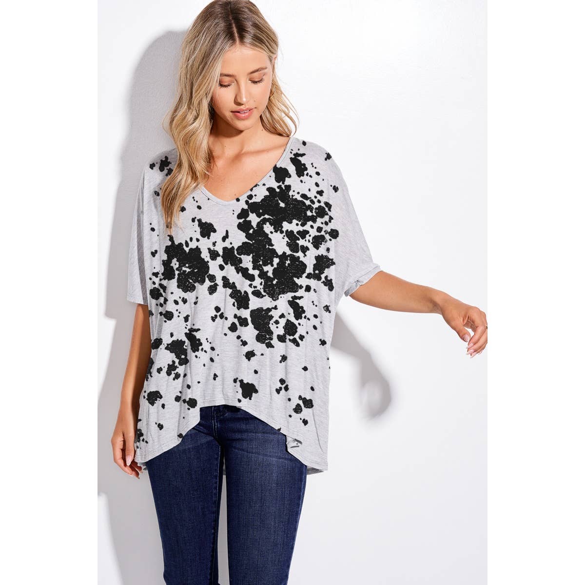 Phil Love – Engroshandel Grafisk t-shirt - Dame – Ko print v-hals løs pasform top0