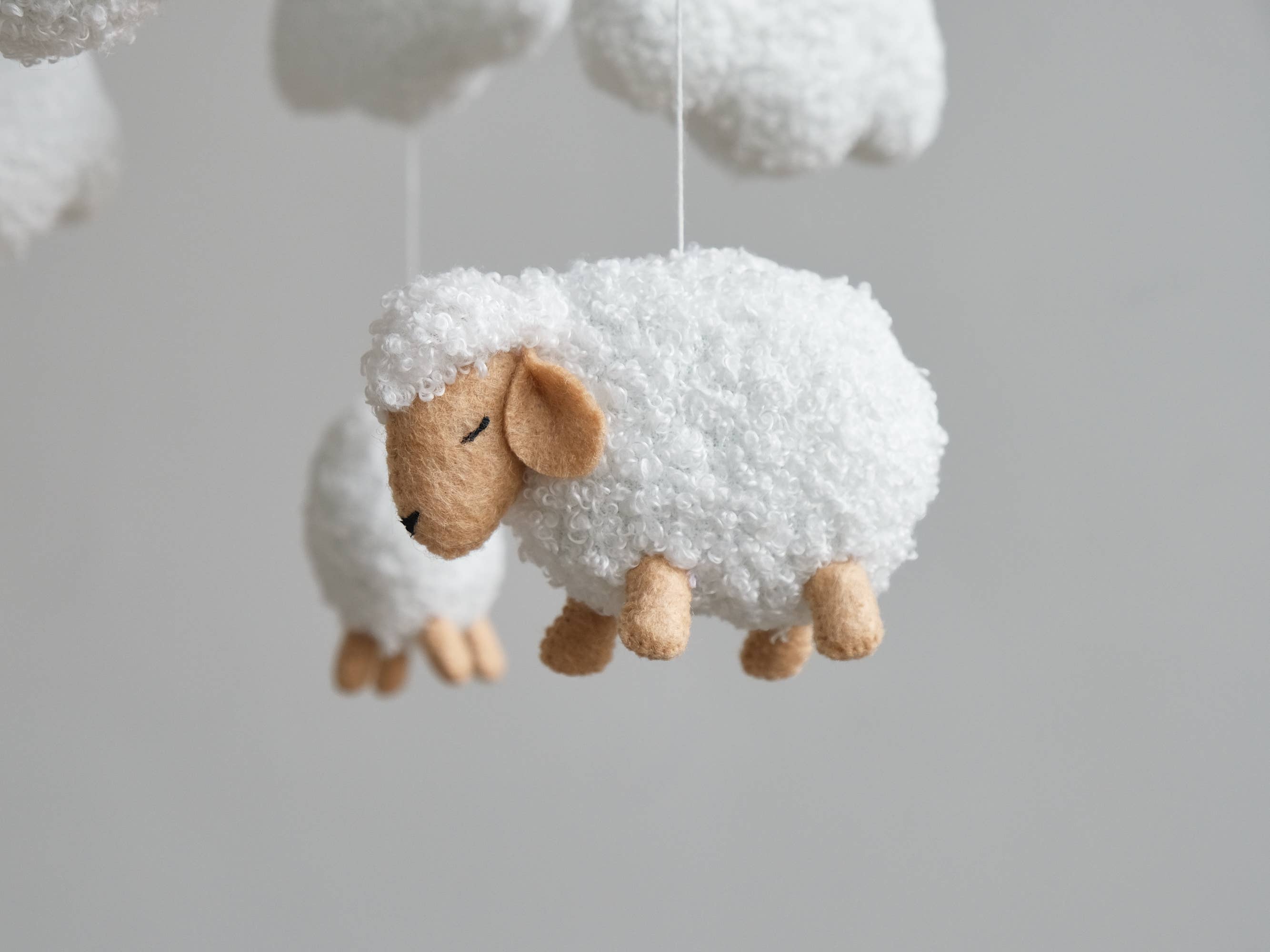 ChilDreams - Vente Mobile pour bébé - Mobile de ferme mobile neutre pour bébé Boucle Sheep3