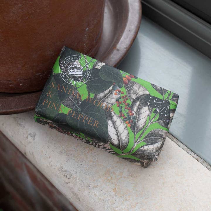 The English Soap Company - Vente Pains de savon - Savon au bois de santal et au poivre rose de Kew Gardens2