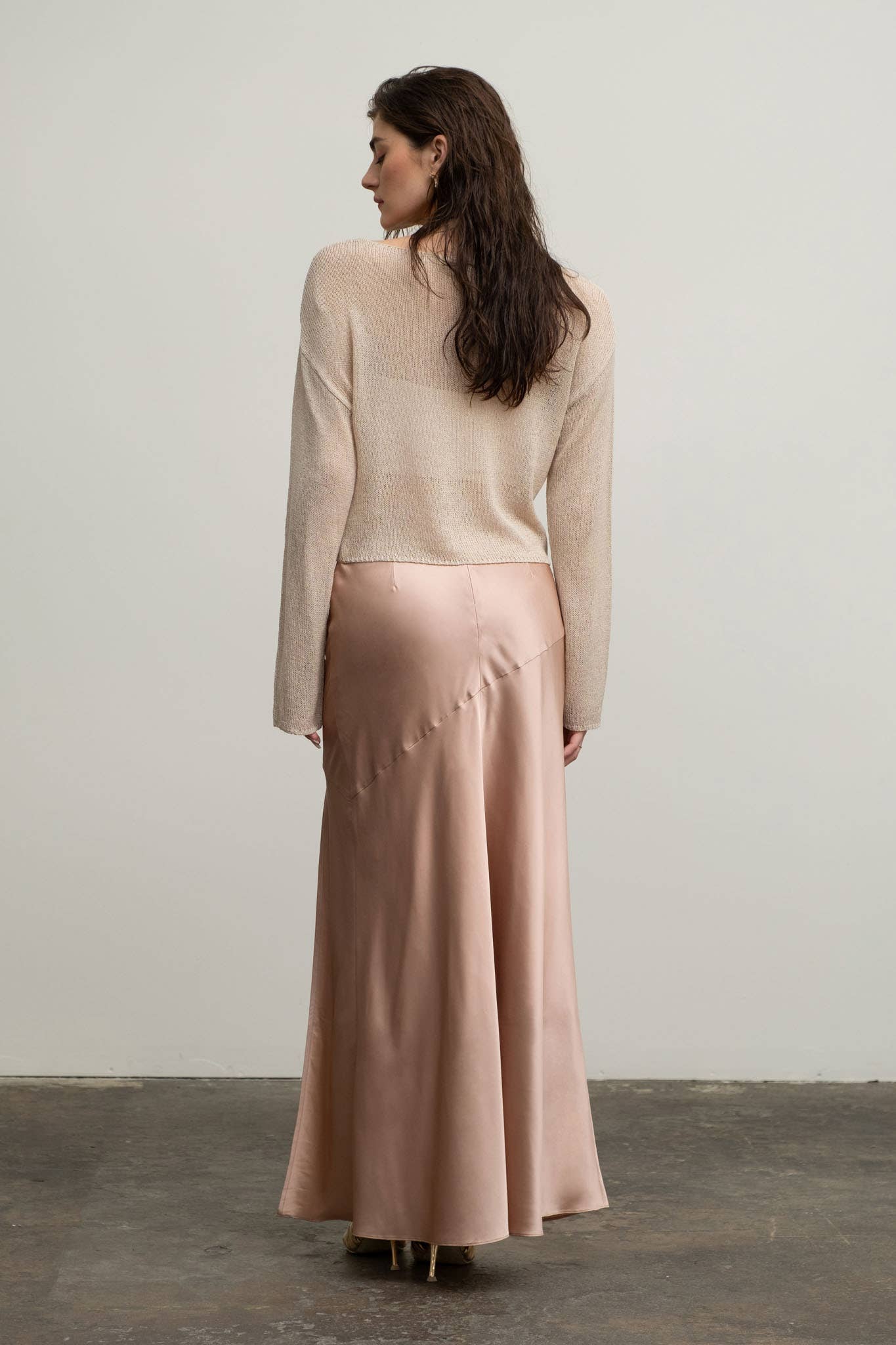 Blu Pepper - Vendita all'ingrosso Gonna - Donna - Gonna midi asimmetrica in raso con spacco laterale8