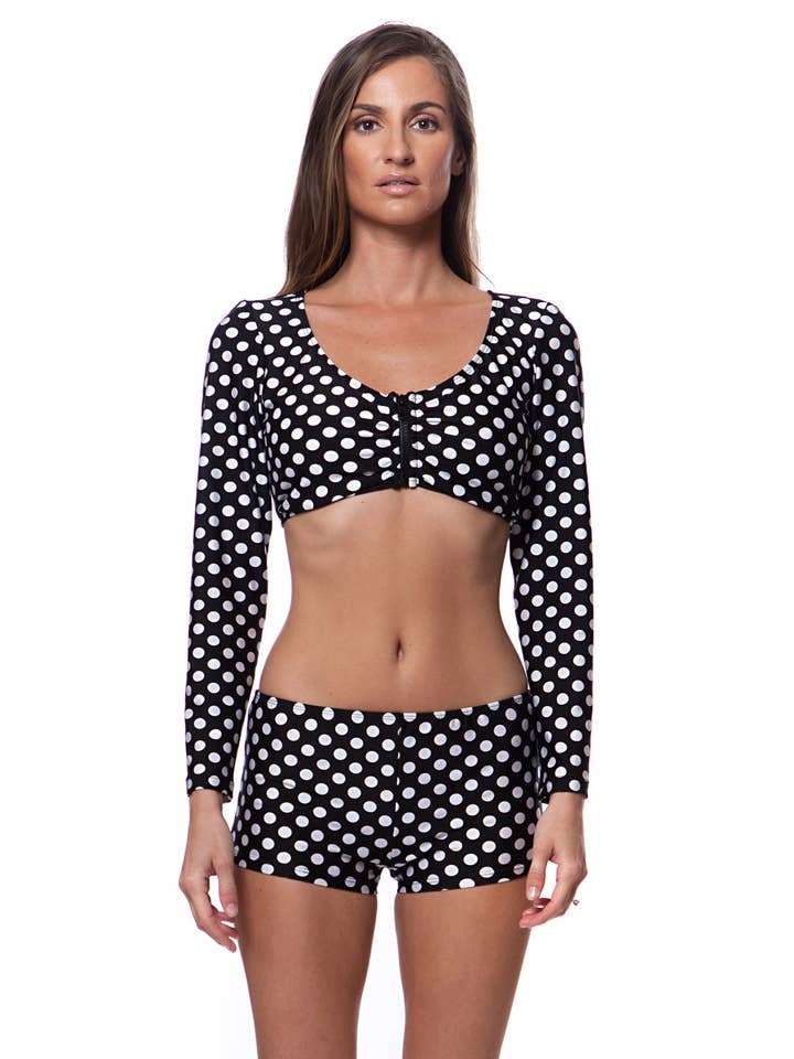 Haut de club de yacht - Noir avec pois blancs pour la vente par Bella Paradise By Paradise Ranch Designs, Inc.