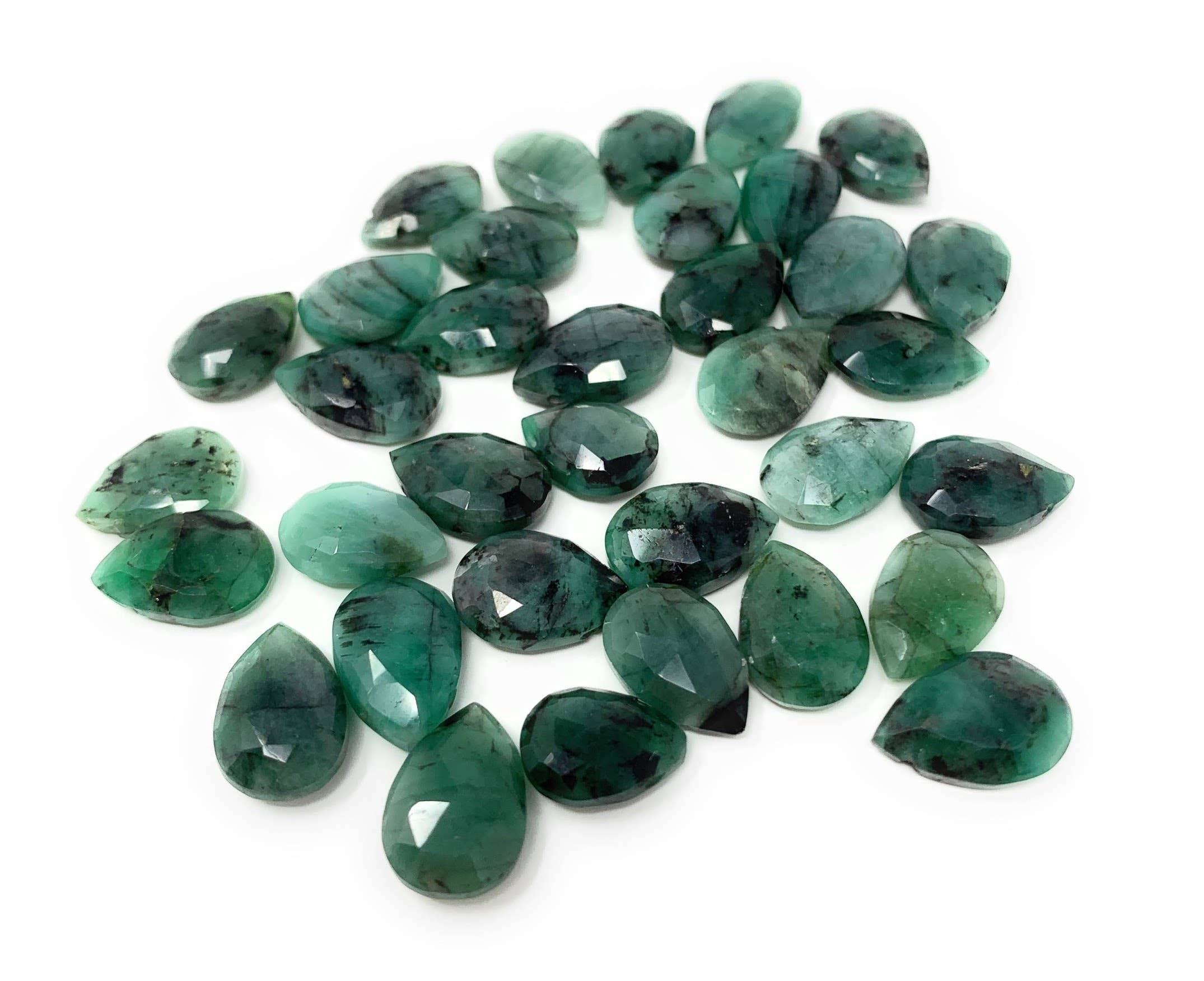 Merelani Designs - Vente Colliers à pendentif - Collier en forme de larme à facettes émeraude3