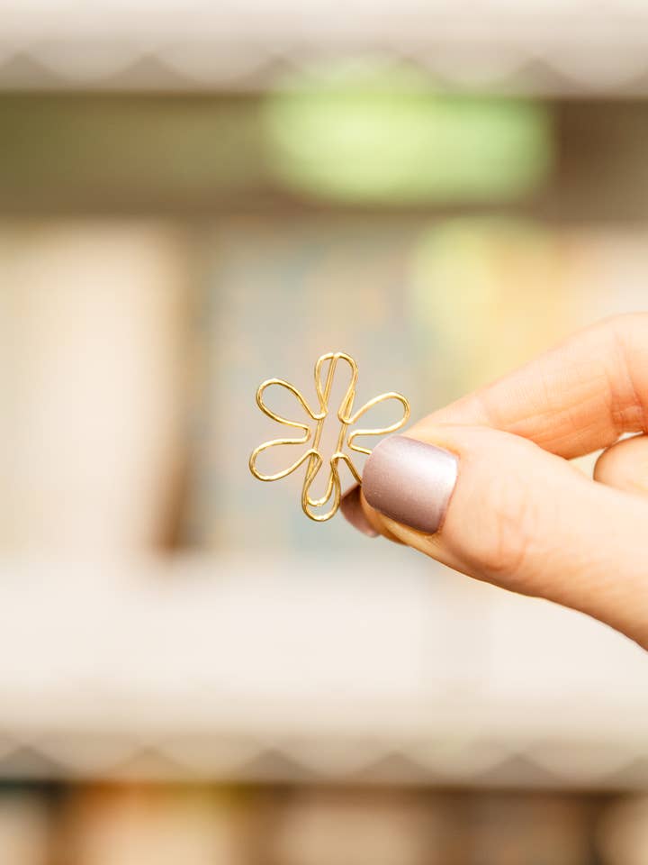 Trombones en papier doré en boîte pour la vente par Lucid Moon Studio, LLC