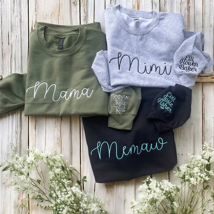 Mama Mimi Memaw Broderede Sweatshirts | Personliggjort for engroshandel hos Hartley Co