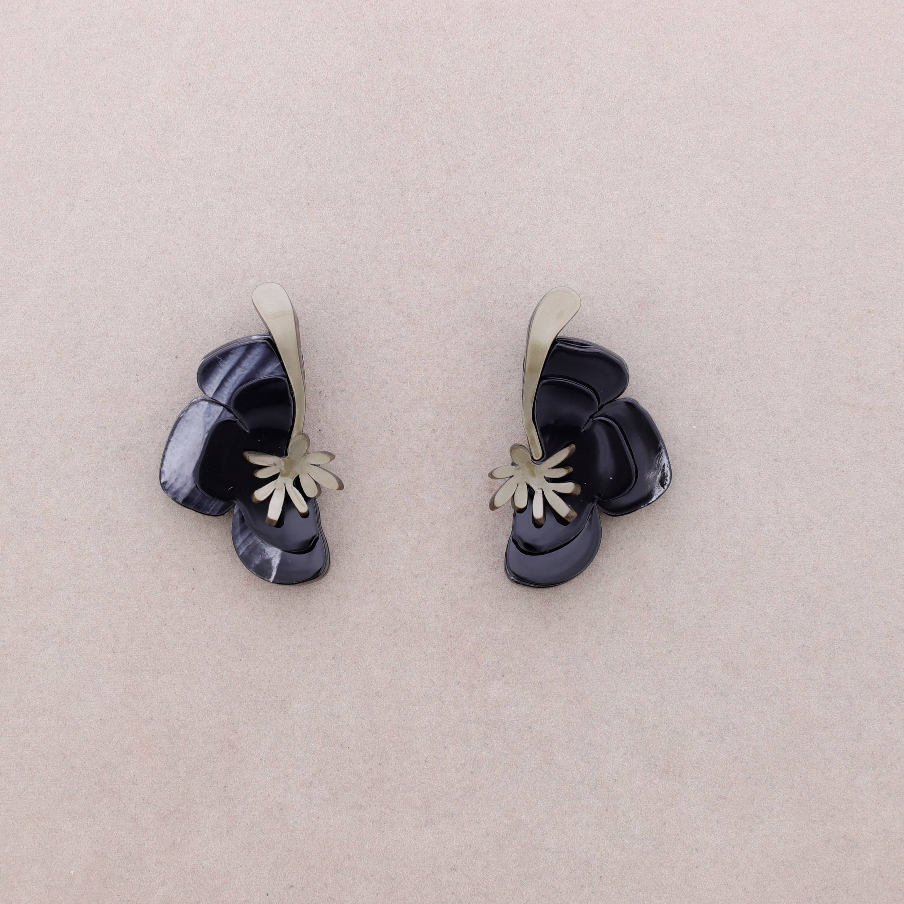 Sonata – wholesale Dangle earrings – Resin Flower Earrings5