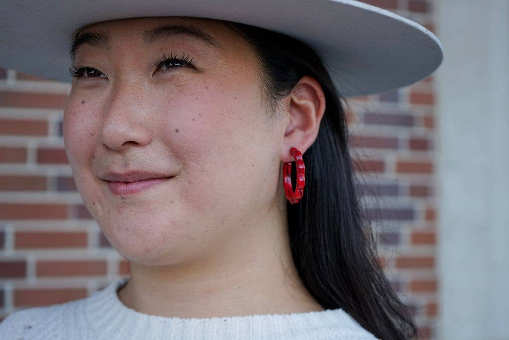 Spiffy & Splendid - Vendita all'ingrosso Orecchini a cerchio - Scarlett Hoops - Rosso Cremisi // Gioielli, Orecchini, Autunno4