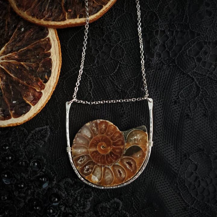 Maxi Cif Designs - Vendita all'ingrosso Collana con ciondolo/pendaglio - Collana con culla di ammonite2