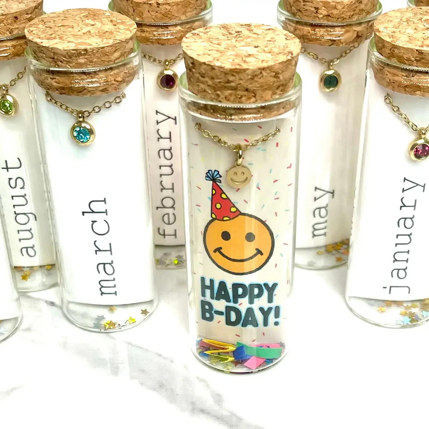 L Rae Charm – Engroshandel Halskæde med vedhæng – Halskæde tillykke med fødselsdagen – Guld smiley vedhæng2