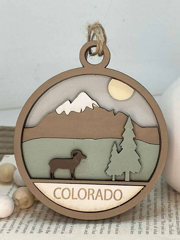 Décoration ou étiquette cadeau de l'État du Colorado pour la vente par Pine Designs