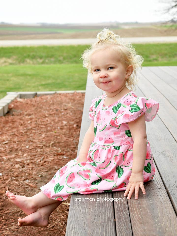 Wassermelonen-Liebe Langes Flatterndes Milchseidenkleid für den Großhandel von Great Lakes Kids Apparel