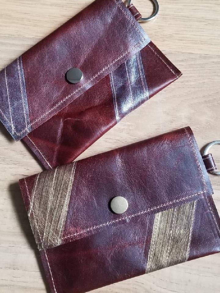 Lederen Business/Credit kaarthouder w/Sleutelring - Bordeaux w/St voor wholesale door Shift Clothier, Inc.