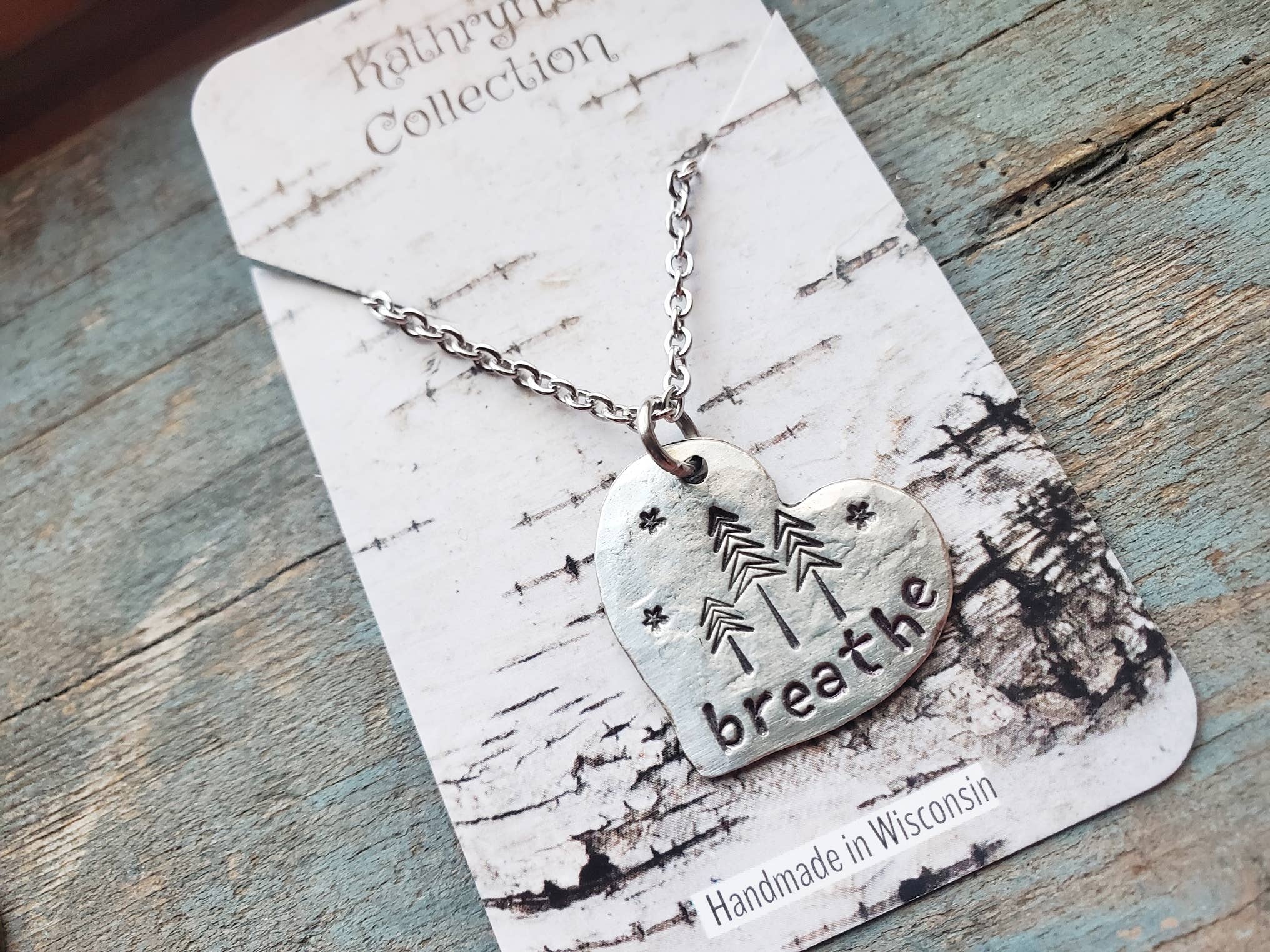 Kathryn's Collection - Vente Colliers à pendentif - Collier Cœur en Pin "respire", Fait Main5