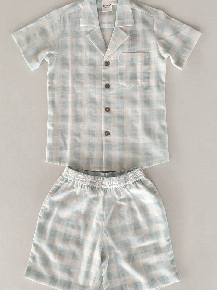 Conjunto de camisa y pantalones cortos unisex de algodón a cuadros azules para niños con botones de madera para venta al por mayor de Yo Baby