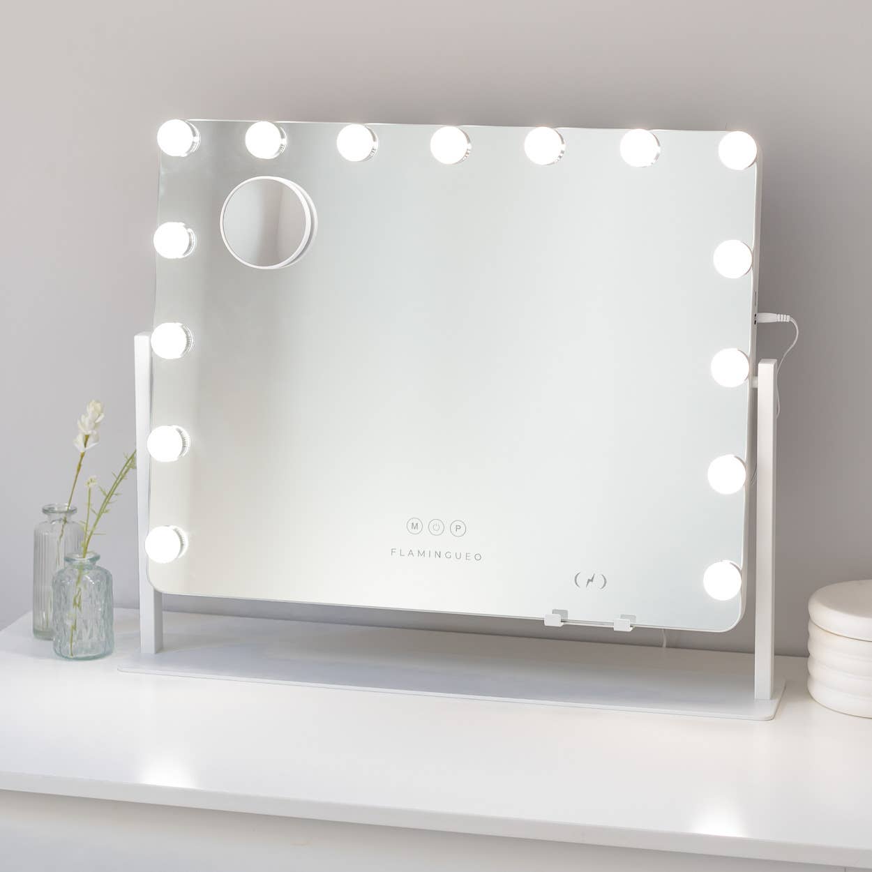 Flamingueo - Wholesale Vanity Mirror - Mirror with 15 Hollywood LED lights, three light modes, touch control, rounded corners and tiltable3