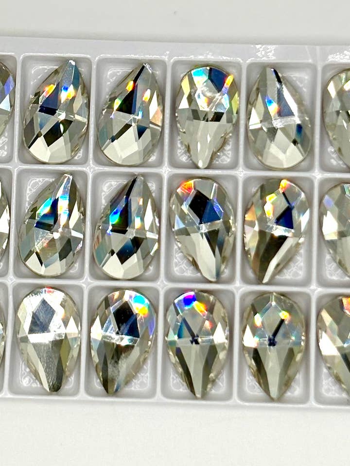 22x13mm Teardrop-Shaped Flat Back Stones - Clear - 1 piece for wholesale by Appliques with Glitz