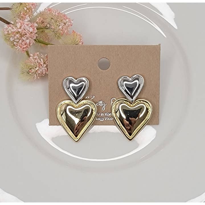 PENDIENTES COLGANTES DE CORAZÓN BICOLOR. para venta al por mayor de BETTYOH INC