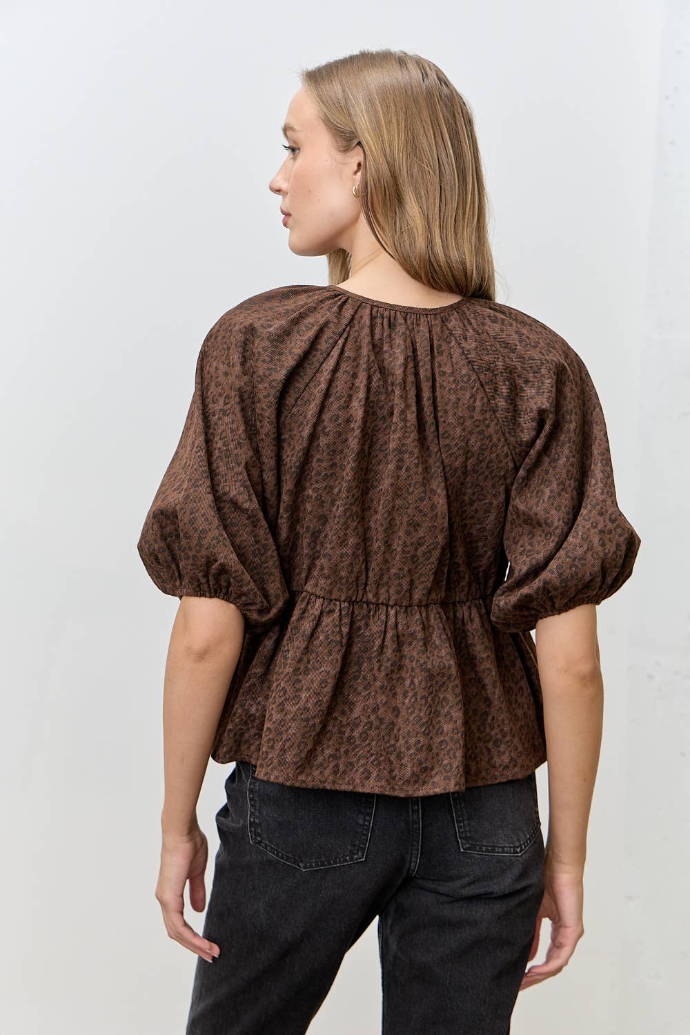 Polagram by Wellmade USA – wholesale Blouse – Women’s – LEOPARD PRINT TOP WITH TIE5