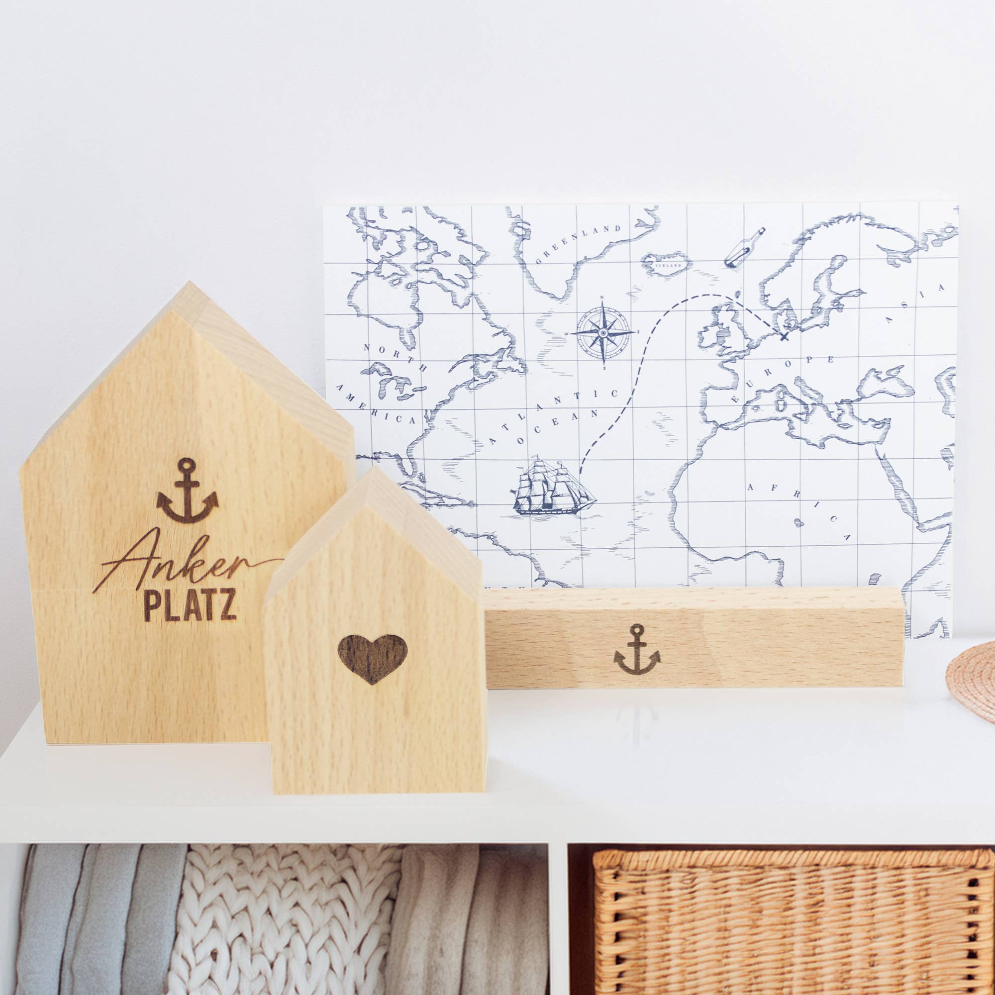 Bow & Hummingbird - Wholesale Decorative Figurine - Card holder anchor made from sustainable beech wood2