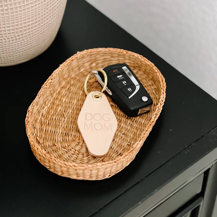 EMBER & IVORY - Wholesale Keychain - Women's - 'Dog Mom' Leather Motel Keychain (3 colors)2