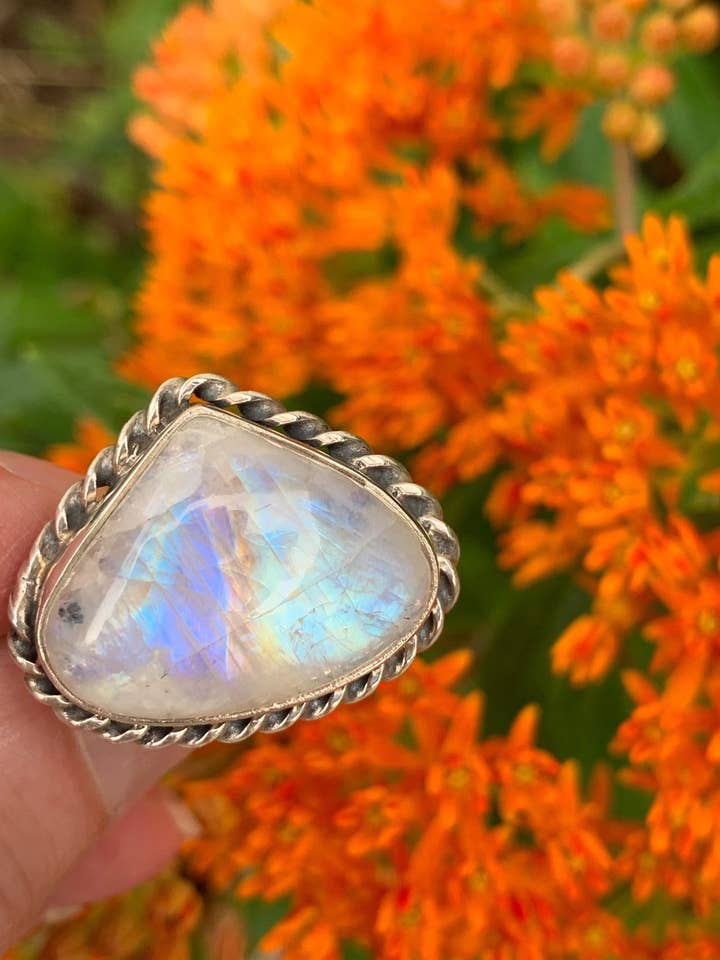 Rainbow Moonstone Ring maat 8 voor wholesale door Wild Peonies Xo