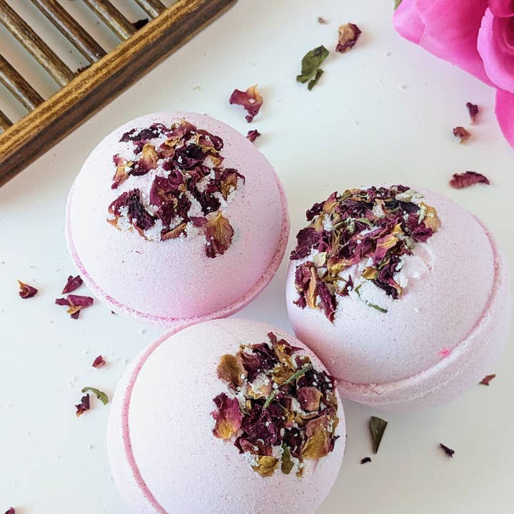 Beachy Bubbles Bath Co - Wholesale Bath Bomb/Fizz - Love Letter Bath Bomb0