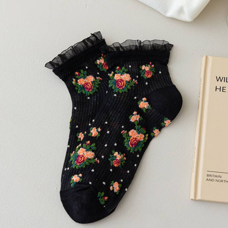 Tourtiwi - Vente Chaussettes – femme - Petite chaussette courte en dentelle noire et blanche respirante et fine0