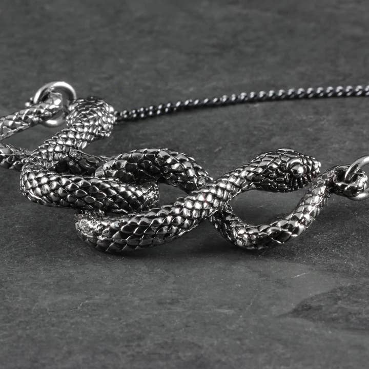 Lost Apostle – wholesale Pendant/charm necklace – Medusa Necklace - Silver2