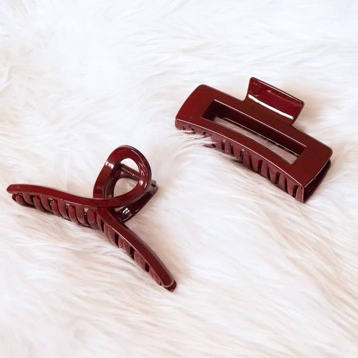 Pinces à griffes rouges pour cheveux pour la vente par Tana’s Scrunchies