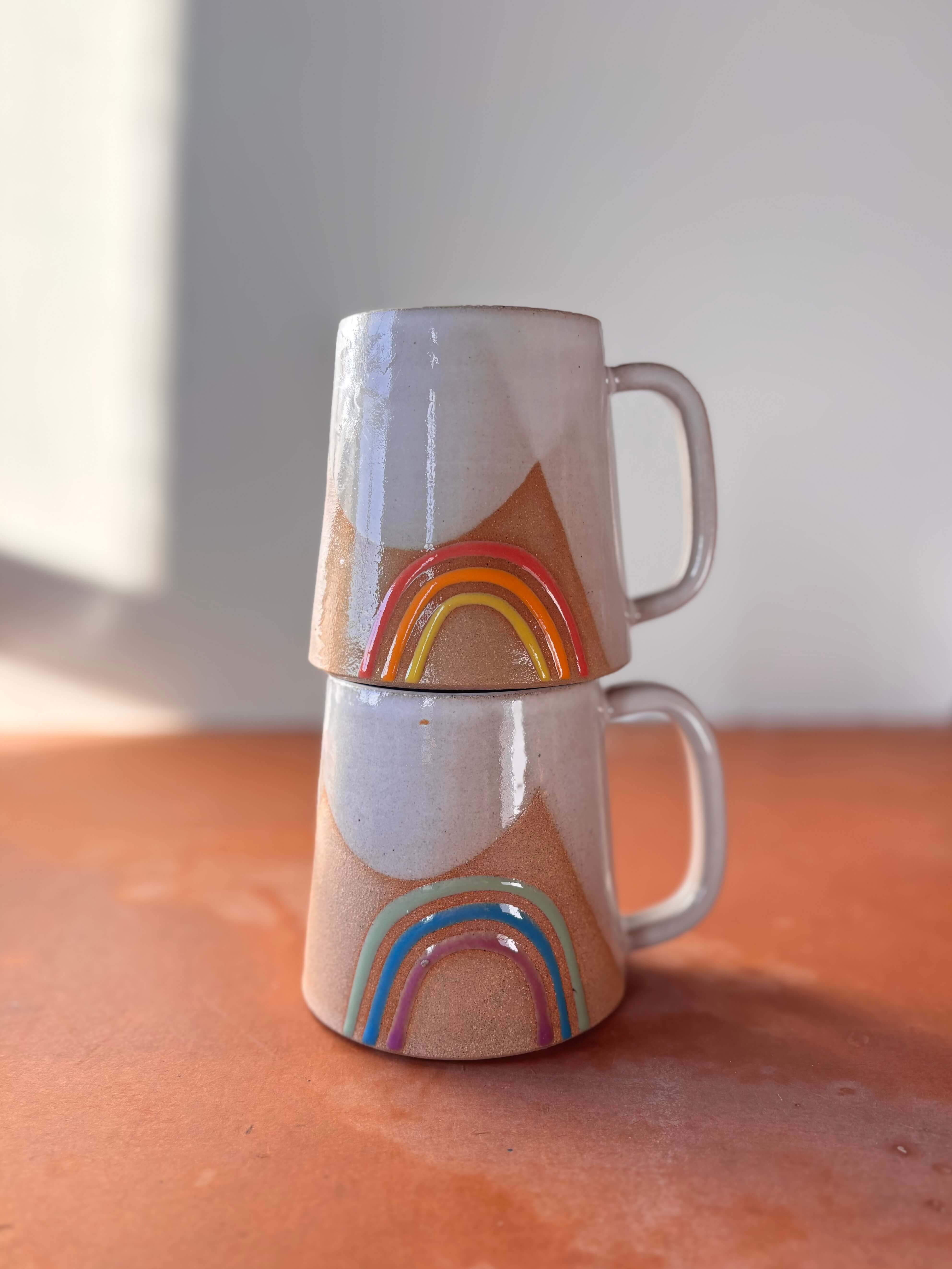 ROB Ceramics – wholesale Kaffekoppar – Regnbågsmugg i handgjord keramik2