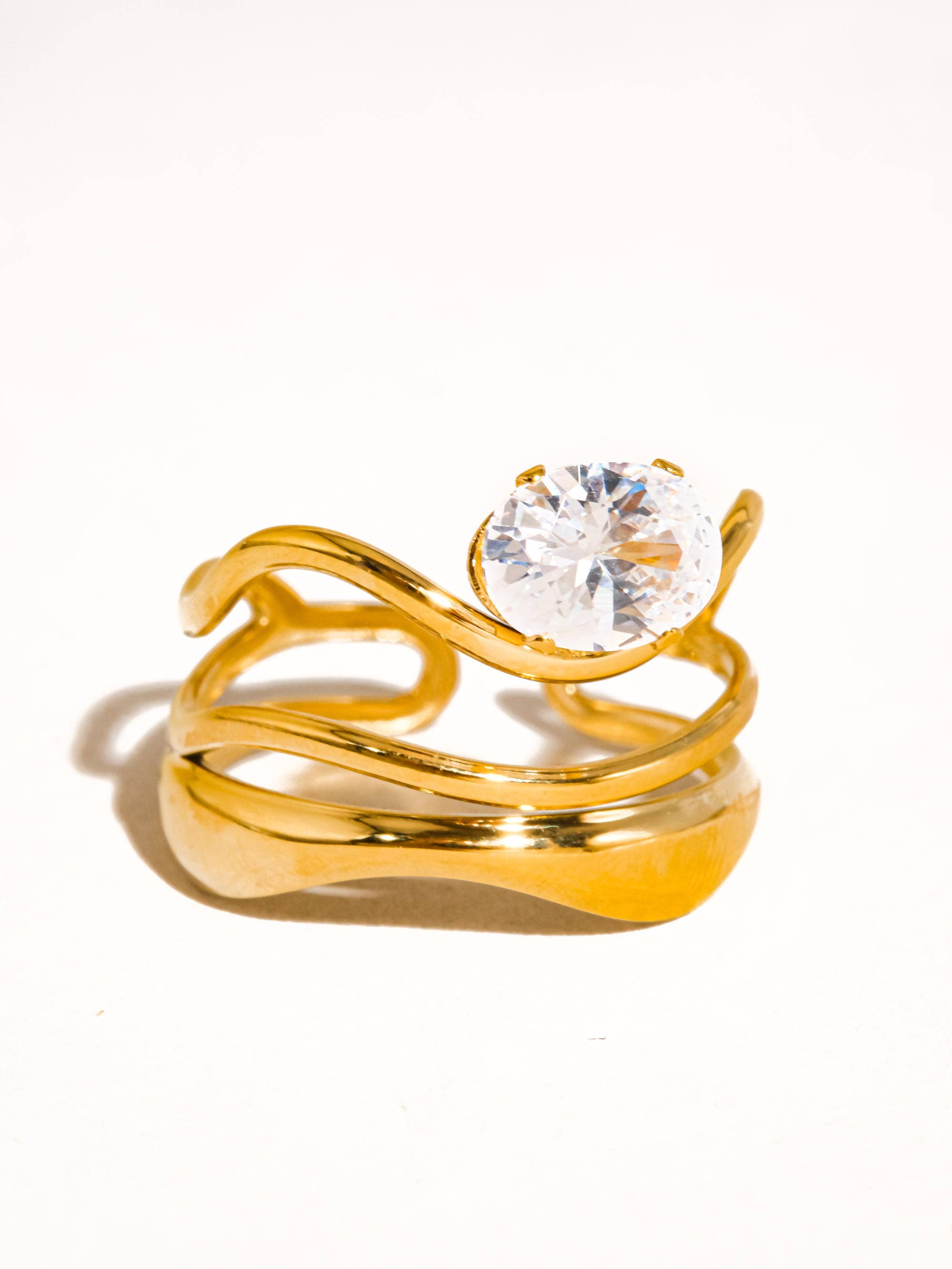 Oro Giallo Anello Astratto CZ in Oro 18K Gloire Non-Tarnish in vendita all'ingrosso su Faire3