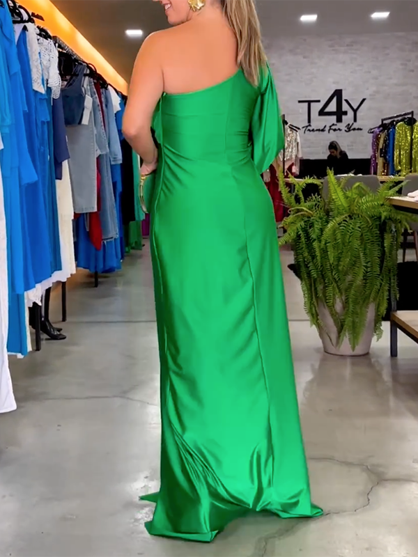 VERT Robe longue asymétrique en satin à manches longues et une épaule en vente sur Faire2