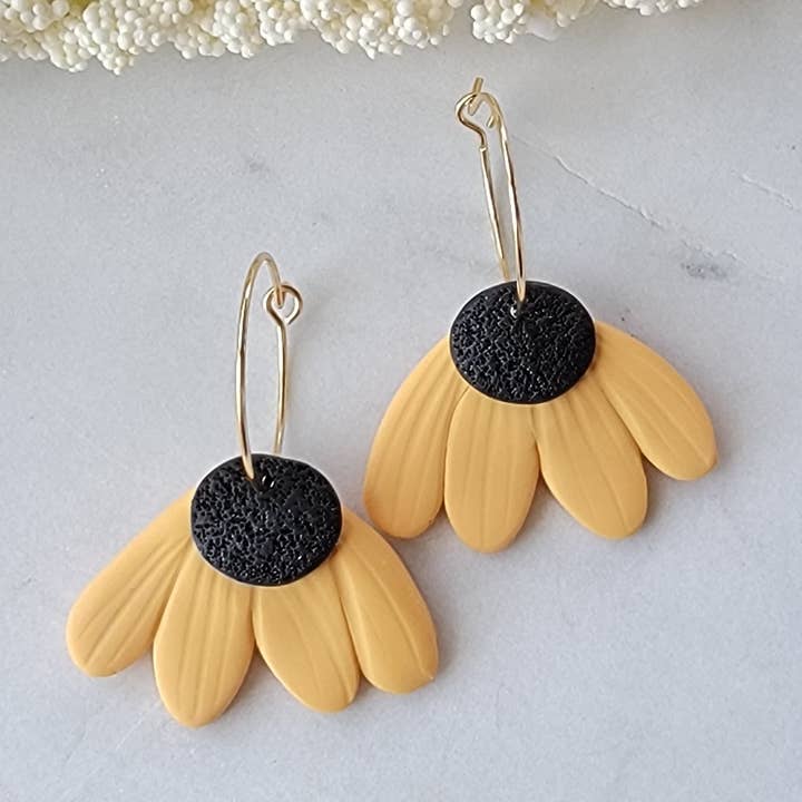 Susan Hoepeloorbellen met zwarte ogen voor wholesale door Cayenne and Cake