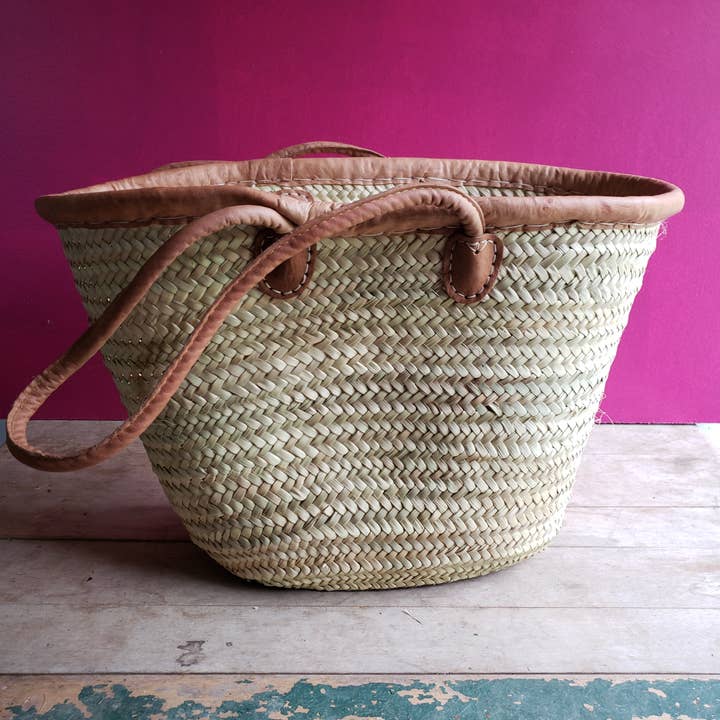 Mercado de adornos de cuero con mango largo para venta al por mayor de Medina