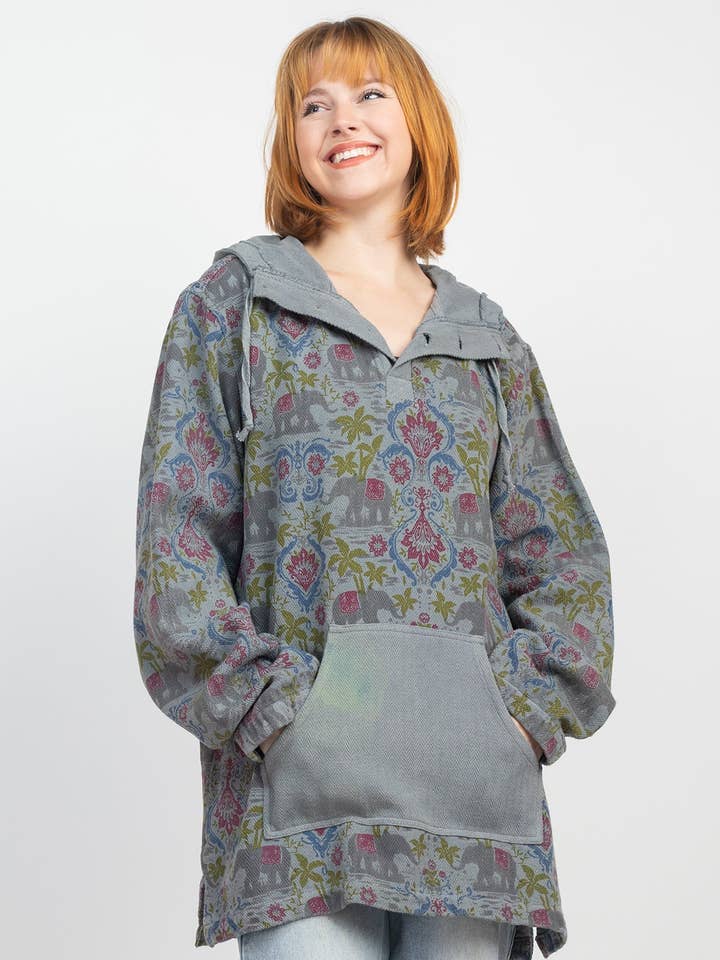 Sweat à capuche Elephant Sanctuary Baja pour la vente par Lakhays Collection Inc.