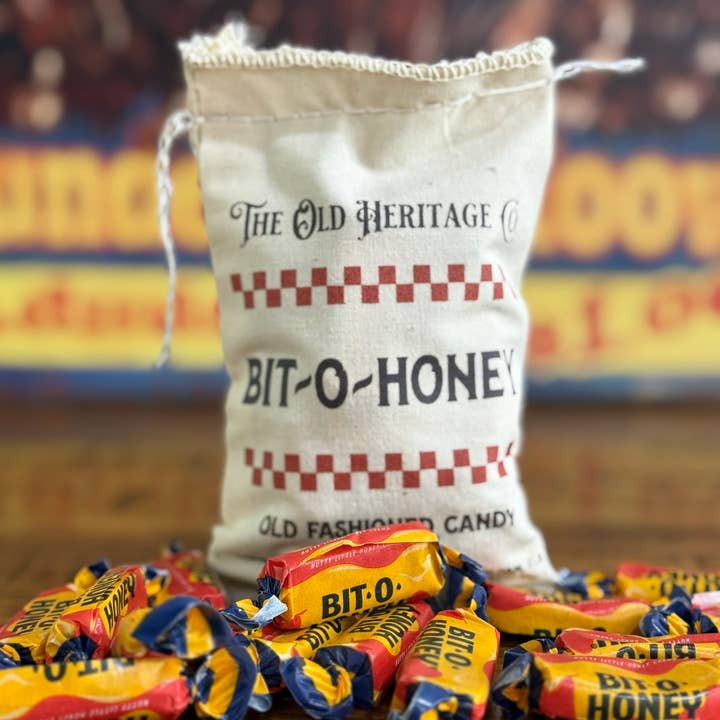 Bit-O-Honey Bonbons mit dekorativem Stoffbeutel (5 oz.) für den Großhandel von Richloam General Store