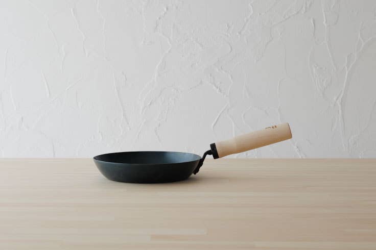 Japacolle — Japan Collections | See Latest News in "About" - Vendita all'ingrosso Stoviglie in ghisa - KAMOSHIKA Padella in ghisa 8