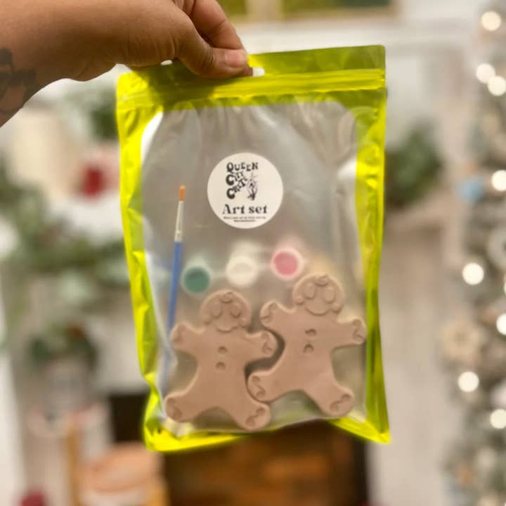 Queen City Crete - Wholesale DIY craft kit - Concrete Gingerbread Men Art Set0