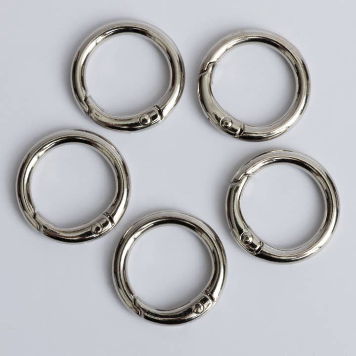 Jewelry Made by Me - Venta al por mayor Material para manualidades - Juego de 5 clips redondos con resorte en tono plateado para colgar en bolsos.1