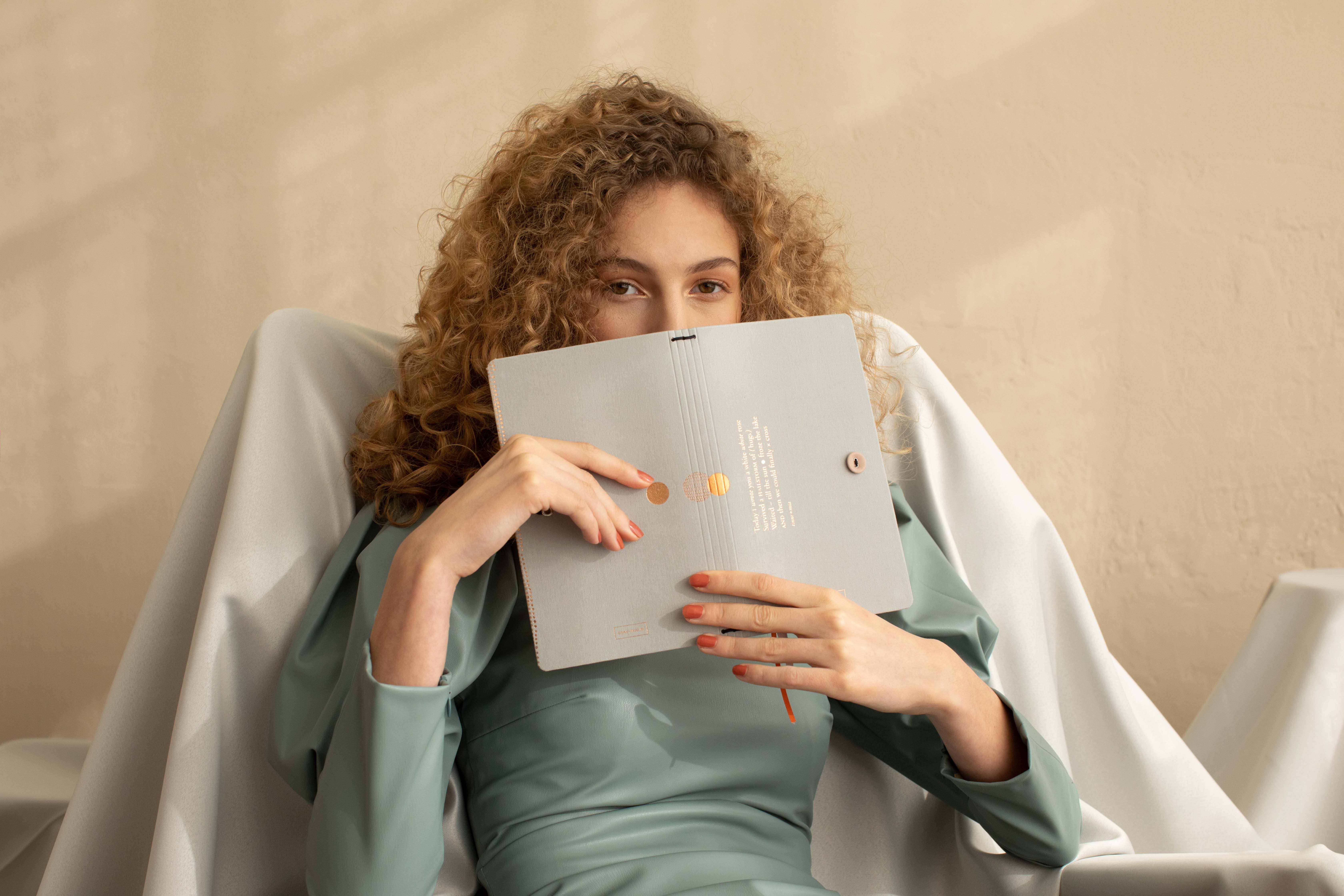 Tinne Mia - Wholesale Notebook - Notebook with button - linen - Cloud FSC Mix1