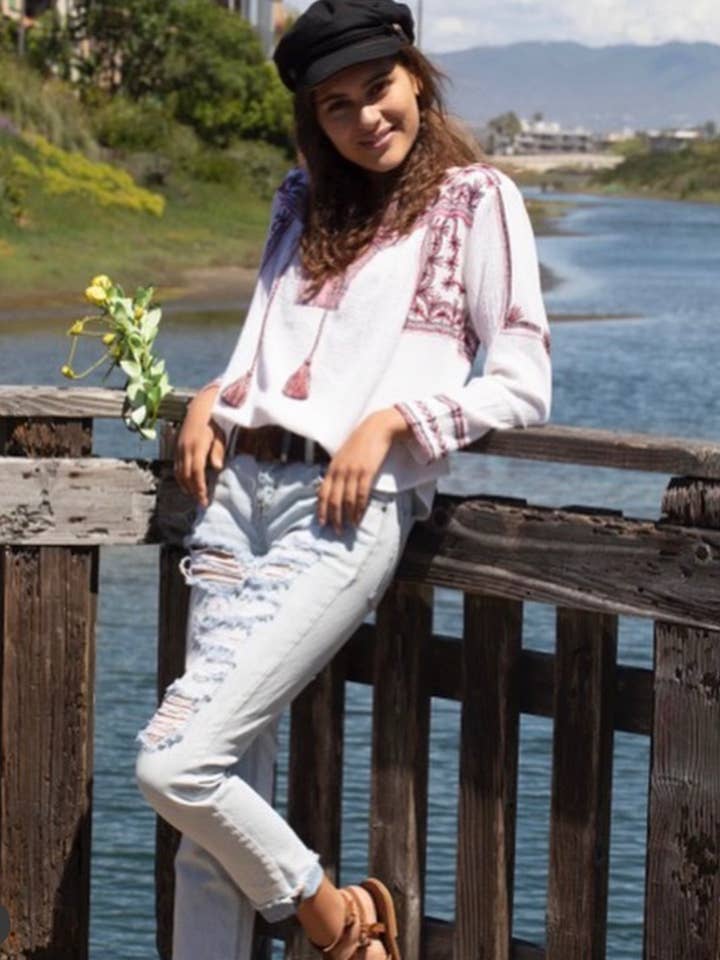 Isabela Broderet Bluse Naturlig/Rød for engroshandel hos Blue Boheme