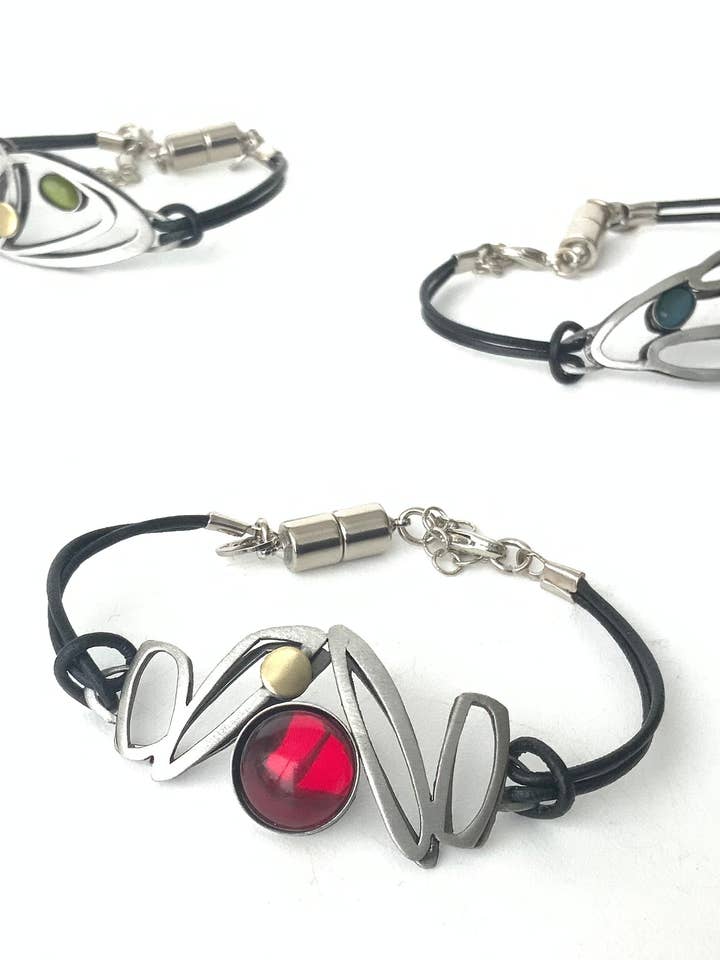 PULSEIRAS (D) - Cordão de couro c/fecho magnético c/Ext por atacado de Christophe Poly / Crono Design