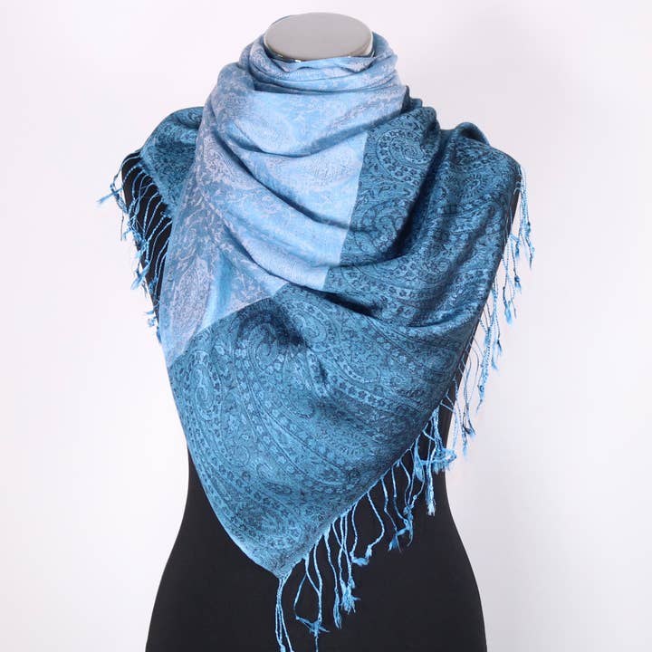 Écharpe en poly soie écarlate pour la vente par Tivello