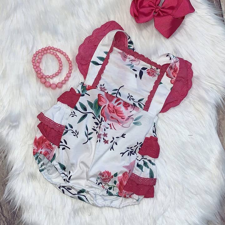 Romper med blomsterprint og flæseærmer for engroshandel hos Lillys boutique LTD