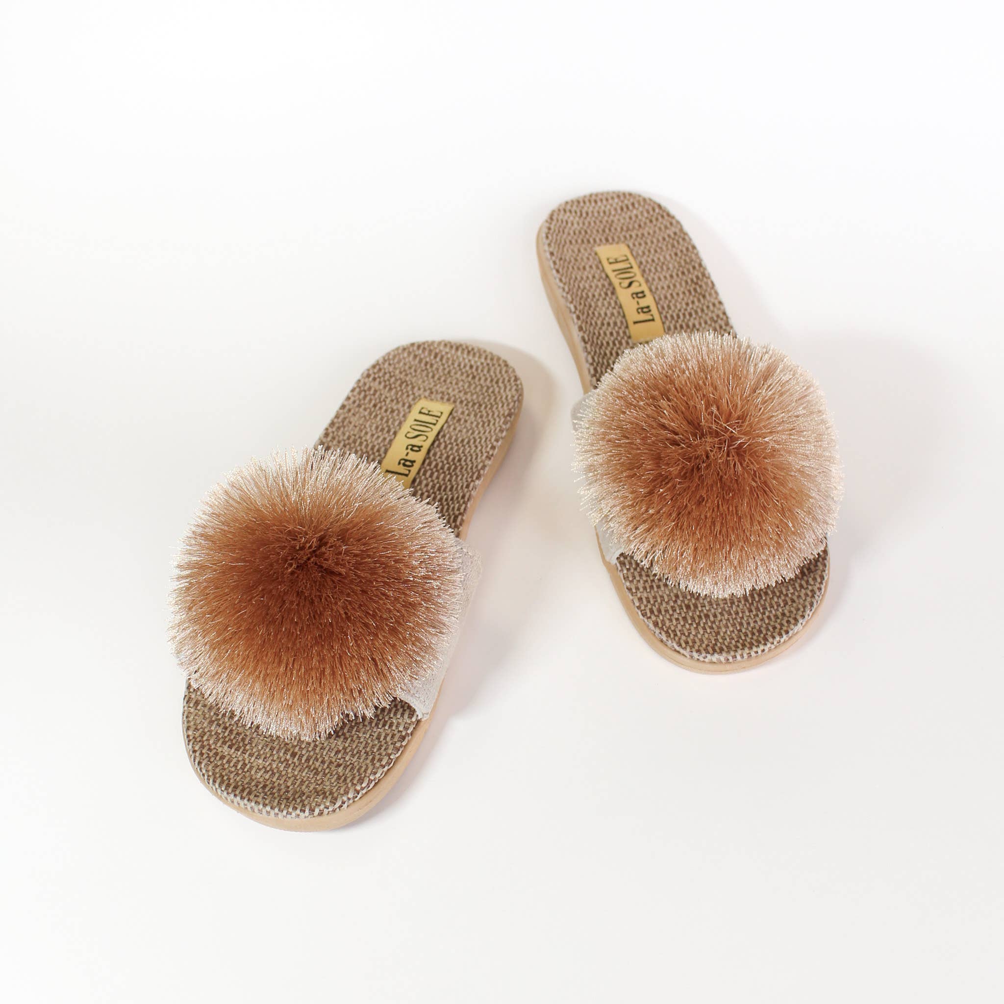 La-a SOLE - Vente Claquettes – femme - Slides Pom Pom – Champagne | Sandales d'été à enfiler pour femmes2