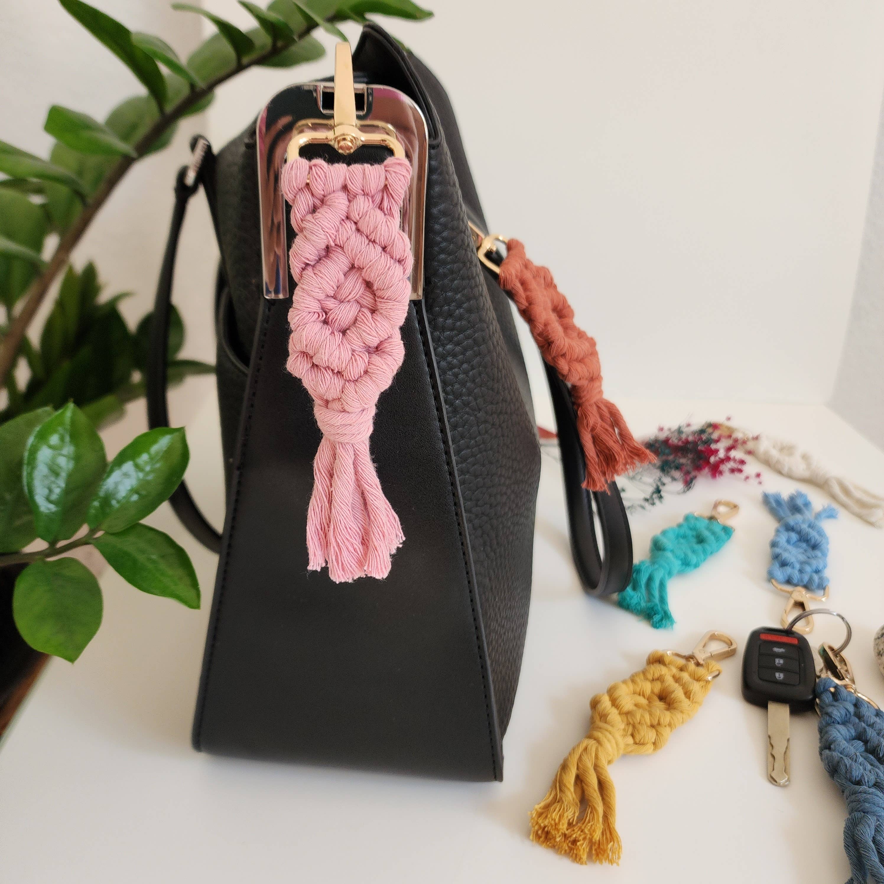 Handmade By Uruba - Wholesale Sleutelhanger - Dames - Macramé katoenen sleutelhanger, boho accessoire voor tas en sleutel3