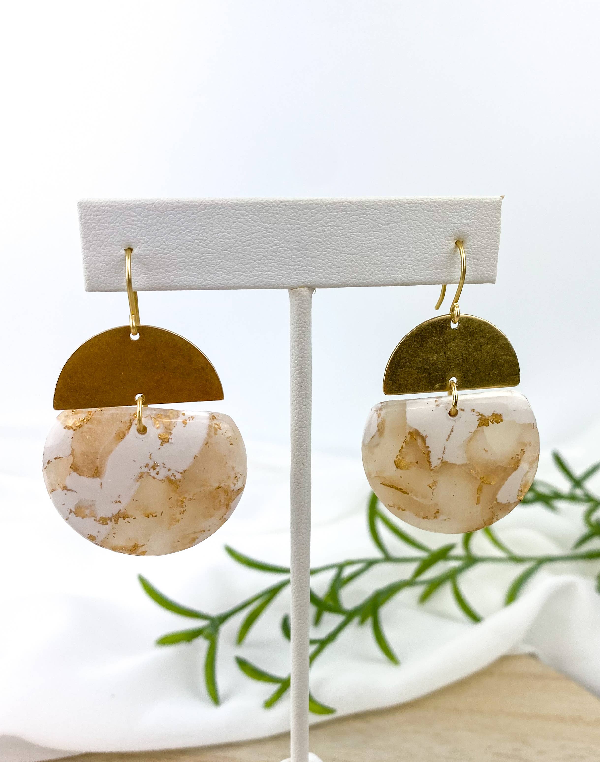 Light Shine - Vente Boucles d'oreilles pendantes - Kaija | Boucle d'oreille en forme de goutte d'argile | Légère blanche et translucide2