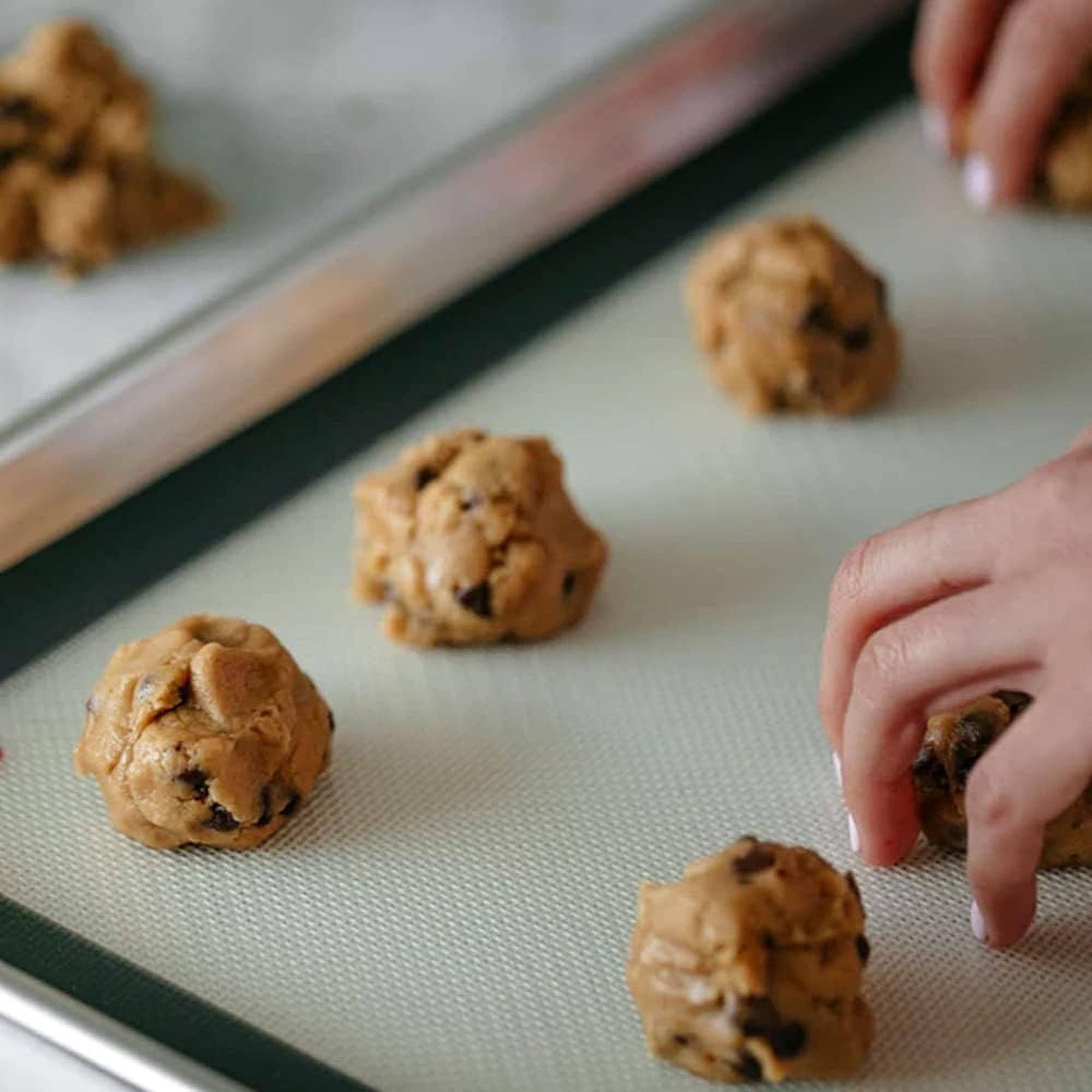 Vigor Path - Wholesale Baking Sheet/Mat - Premium Non-Stick Silicone Baking Mat Set of 2 Sheets - 11.8'x15.7'inch - Food Safe, Heat-Resistant, Reusable & Nonstick Mat for Cookie Oven, Macarons, Bread & Pastry - Black (Small)4