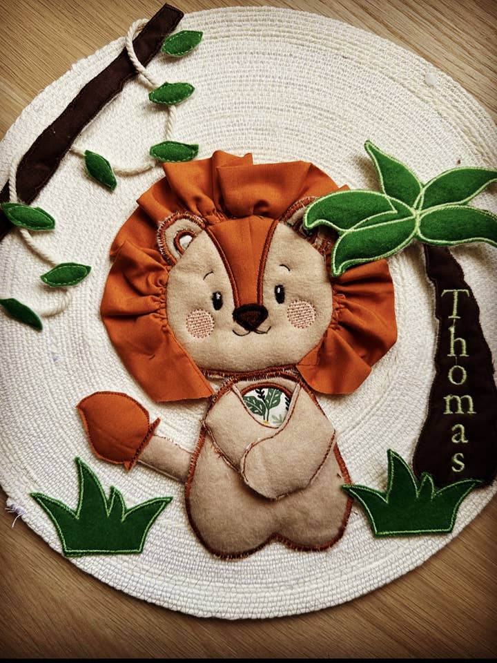 Thomas, King of the Jungle for wholesale by Lilietcoco / Oursonautes