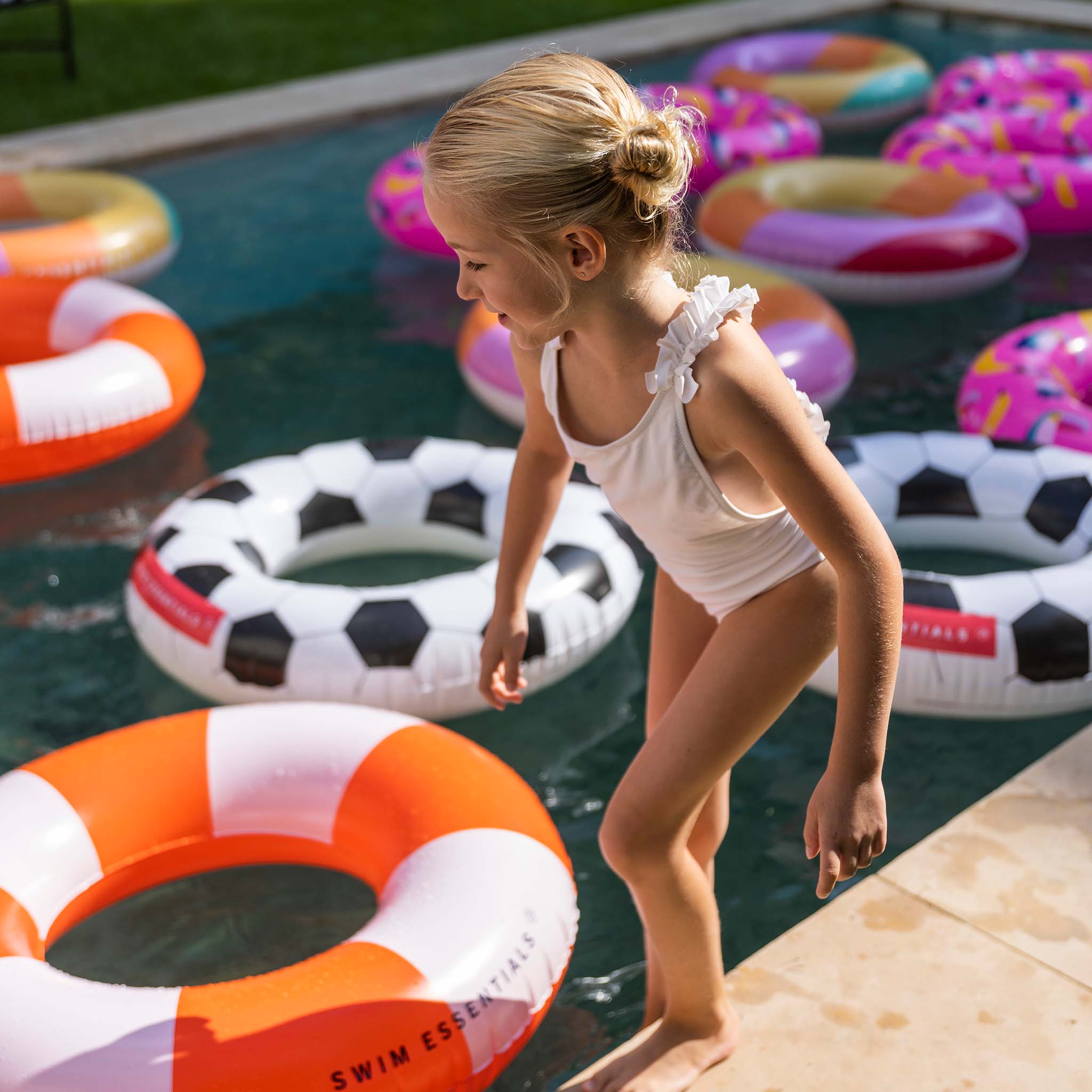 Rood Wit Swim Essentials | Rood/Witte Zwemband Ø 90 cm for wholesale on Faire4