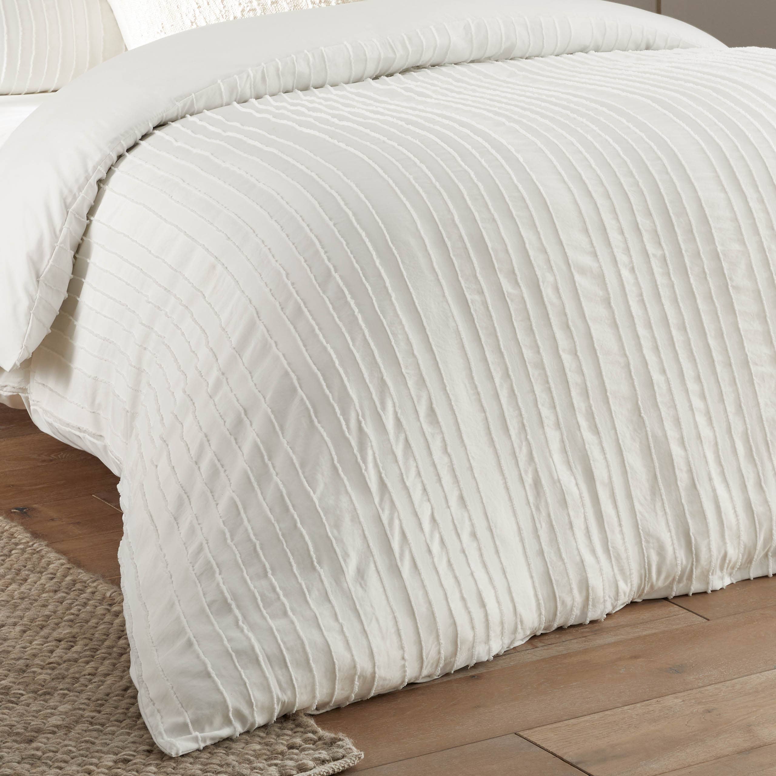 Harrison Stripe Tufted Soft Touch Duvet Cover Set White for wholesale on Faire2